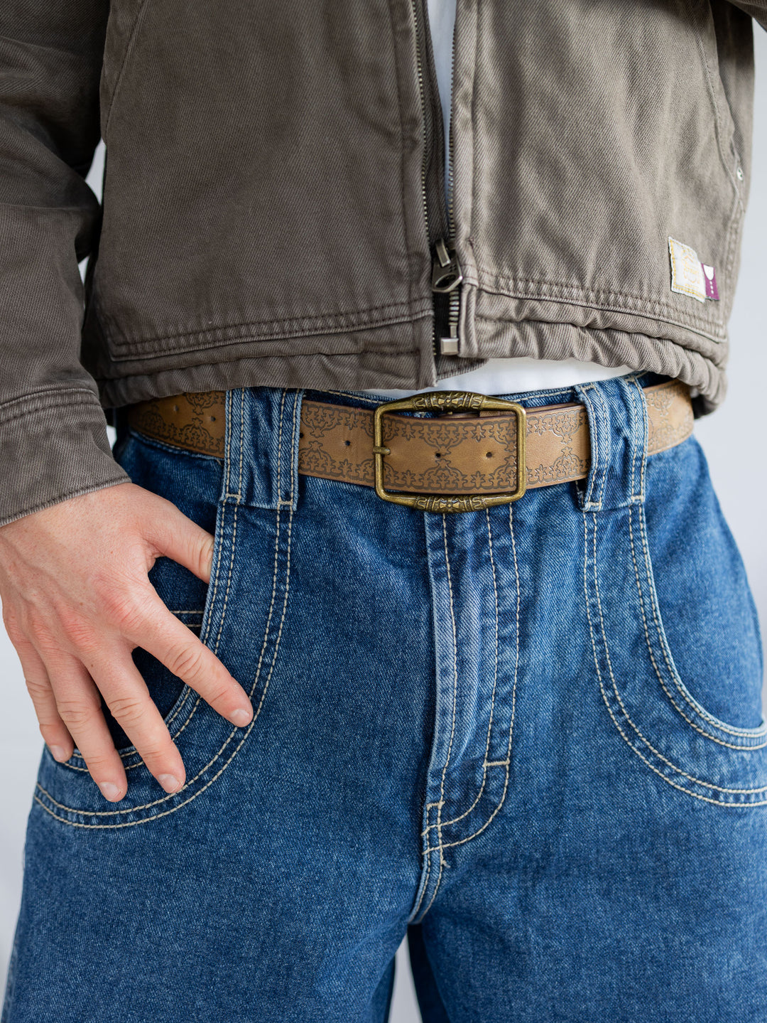 Ceinture marron à boucle en laiton