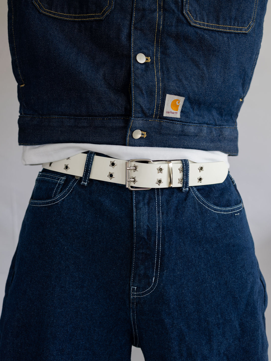 Ceinture à œillets noirs