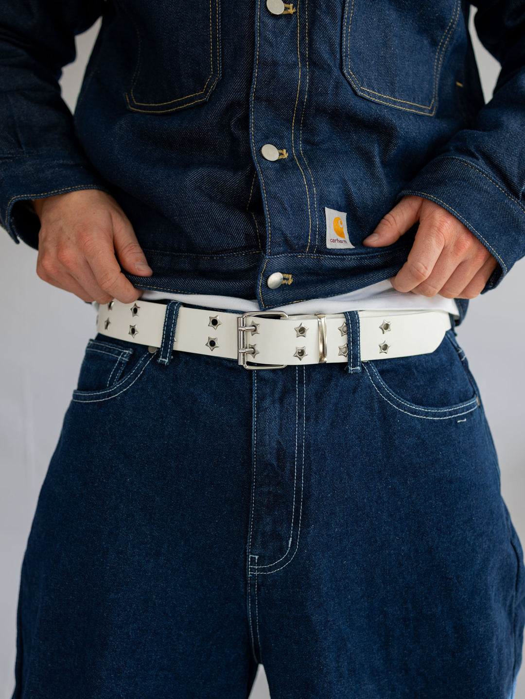 Ceinture à œillets noirs