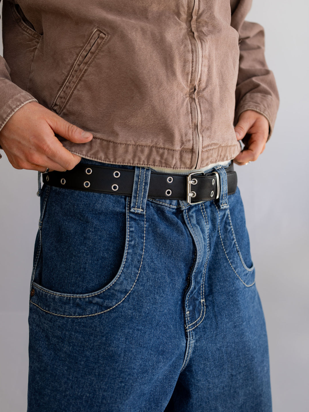 Ceinture à œillets noirs
