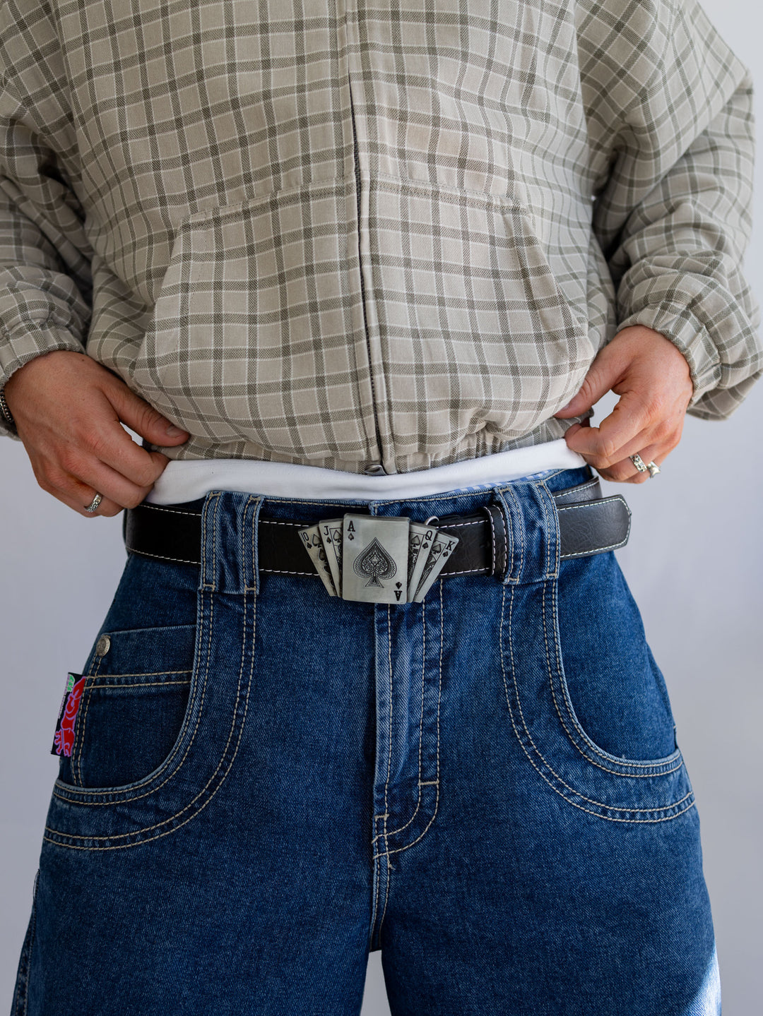 Ceinture noire à œillet unique
