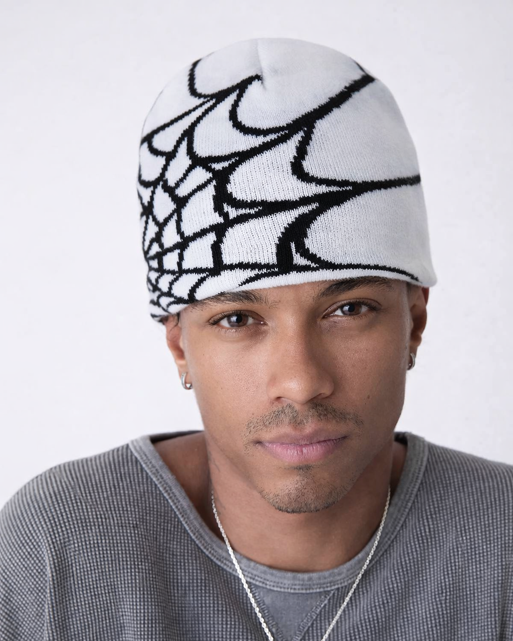 Bonnet blanc et noir grunge gothique à motif toile d'araignée, style années 2000