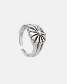 Rosette Crest Ring