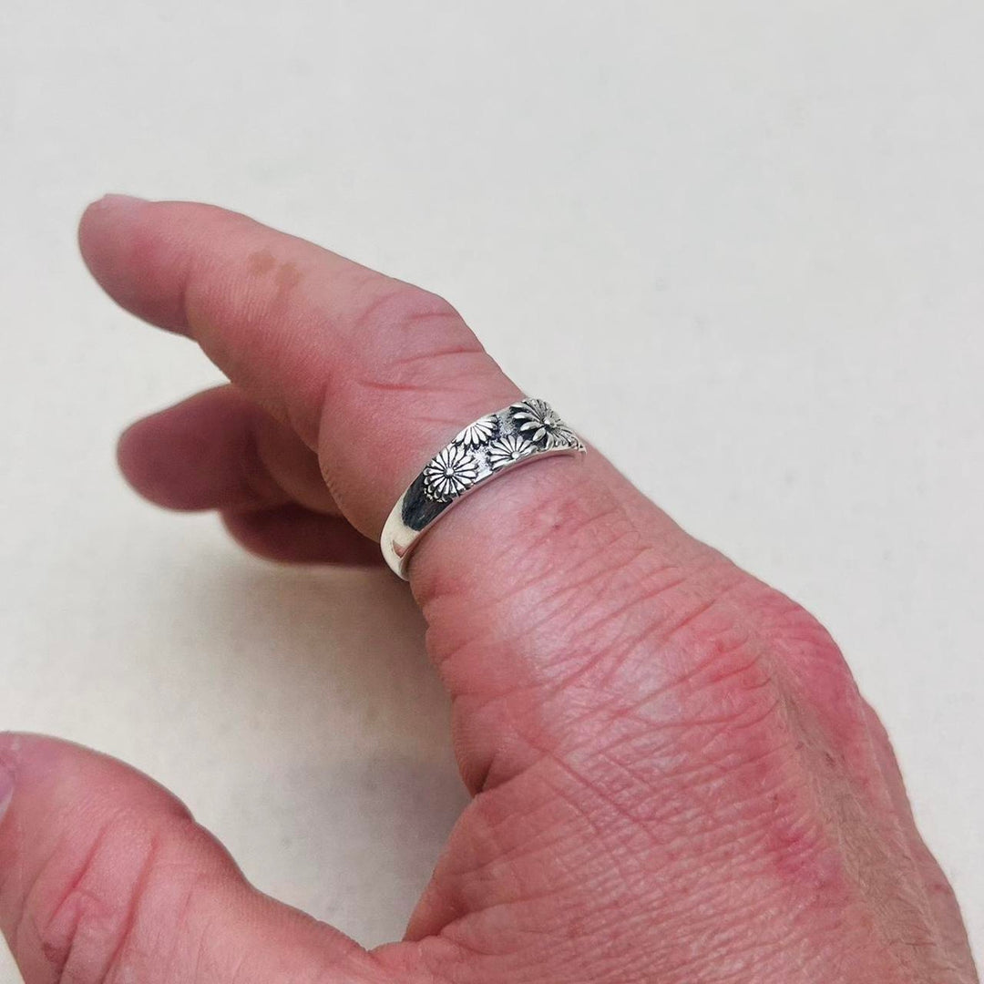 Silver Daisy Band Ring - Rynor