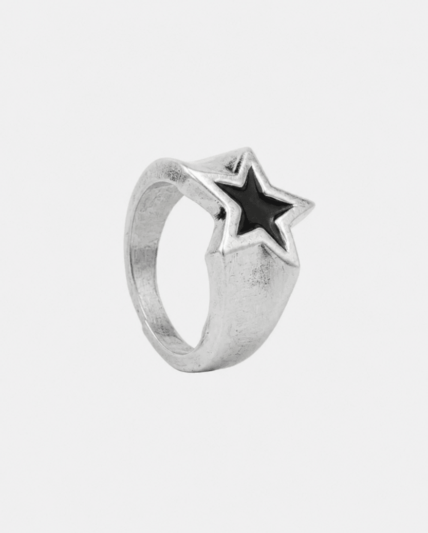 Rynor Emerald Star Ring – silver stainless steel star ring with green inlay, product photo on white background