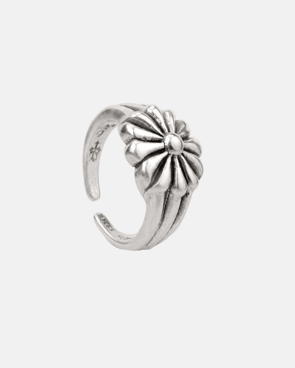 Rynor Rosette Crest Ring – silver stainless steel rosette ring, product photo on white background