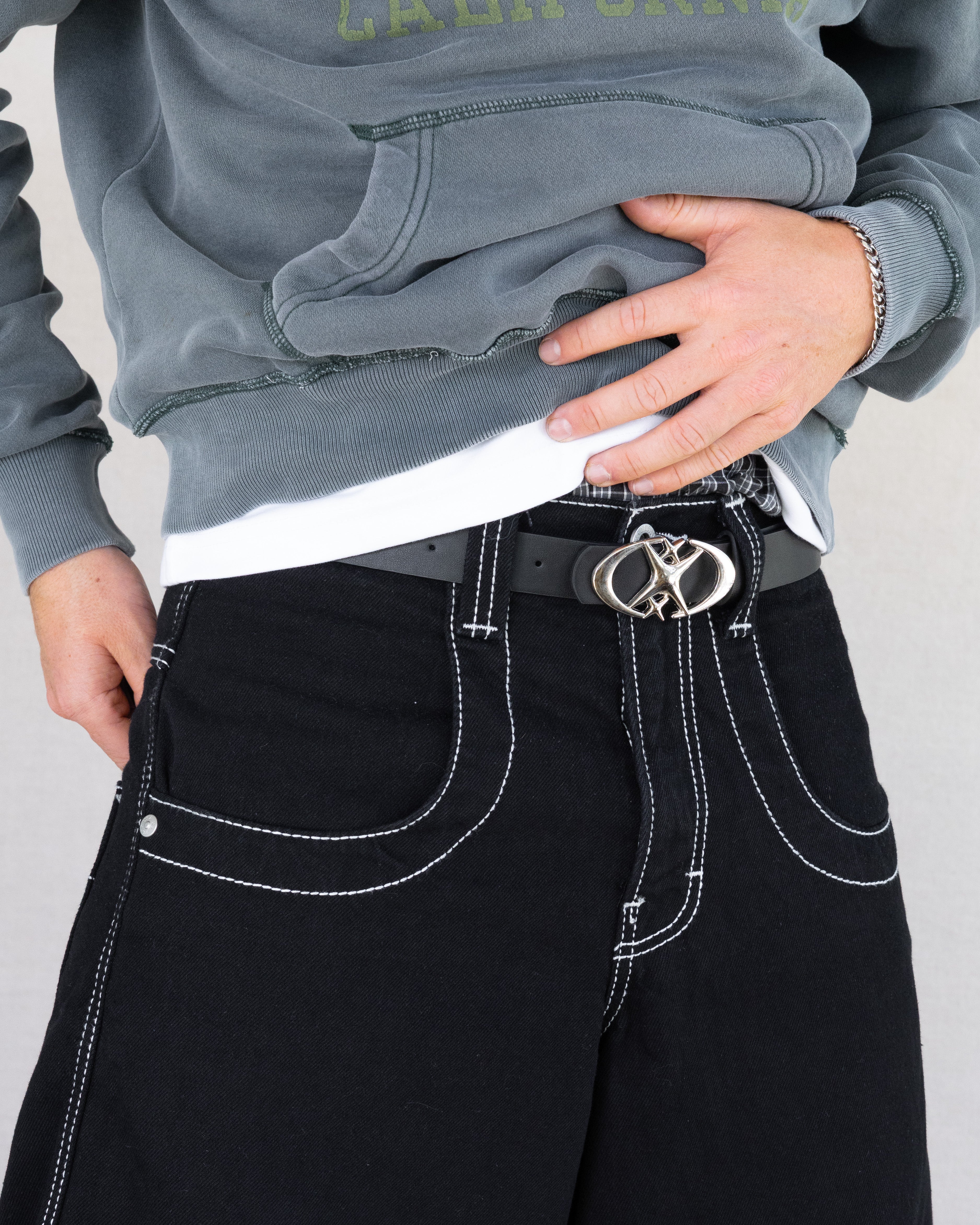 Rynor Star Crest Leather Belt – black leather belt with star crest buckle, additional view