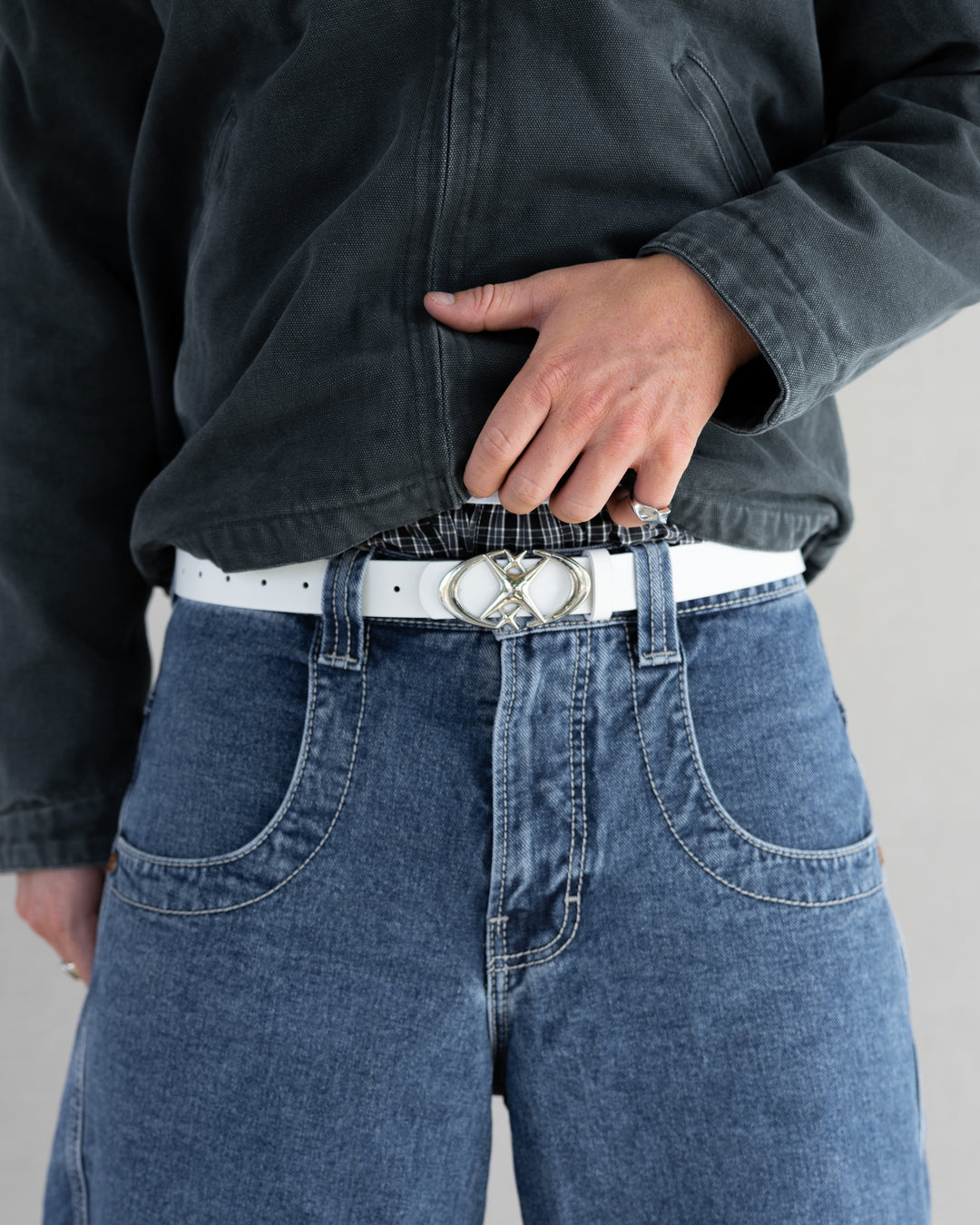 Rynor Star Crest Leather Belt – white belt with silver star crest buckle, additional view